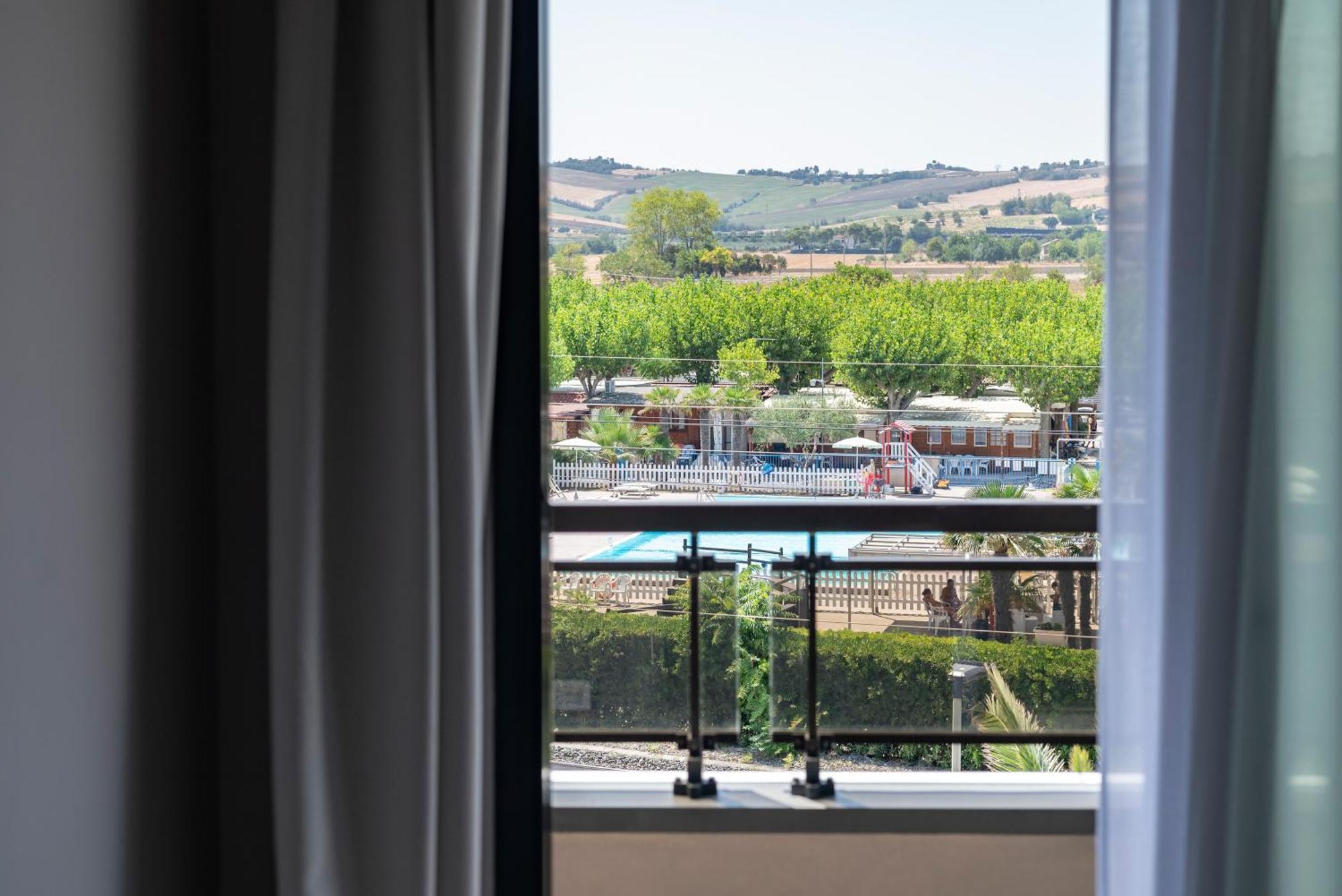 Hotel Playa Suite Fano Szoba fotó